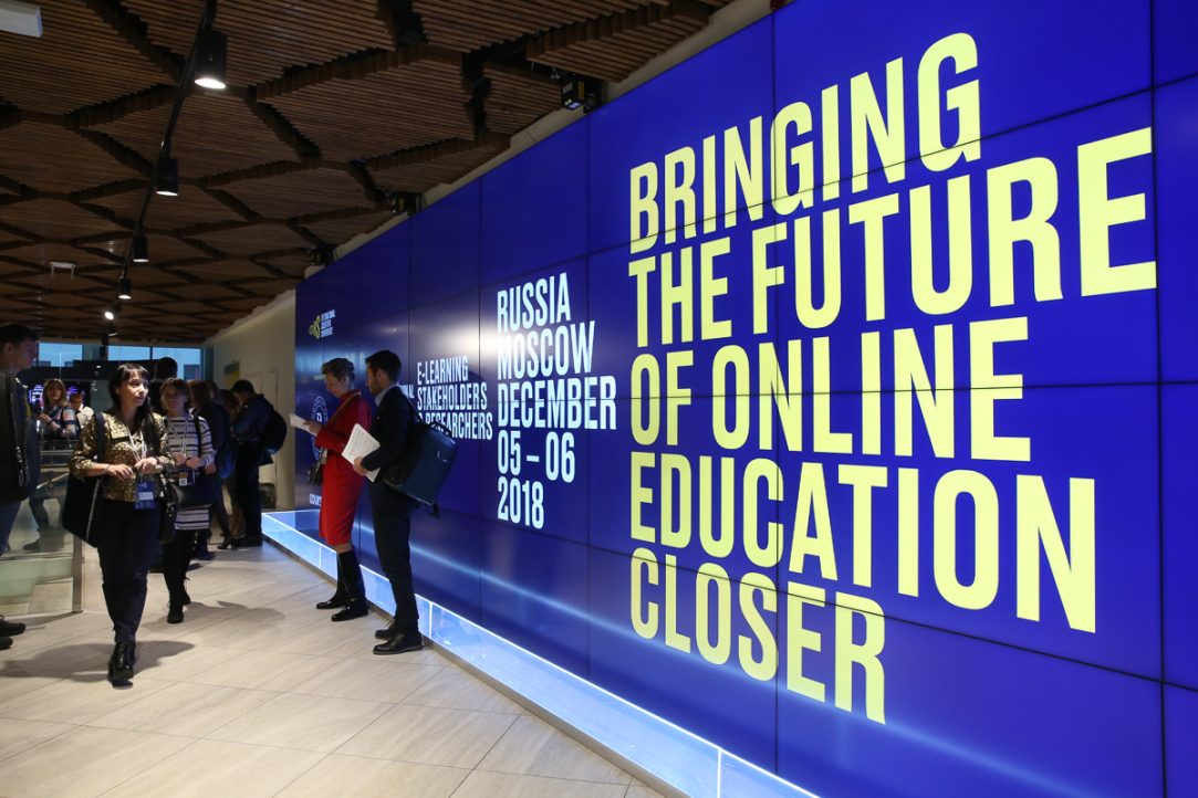 Online Classes Should Replace Traditional Lectures Only When Necessary Illustration for news: Online Classes Should Replace Traditional Lectures Only When Necessary