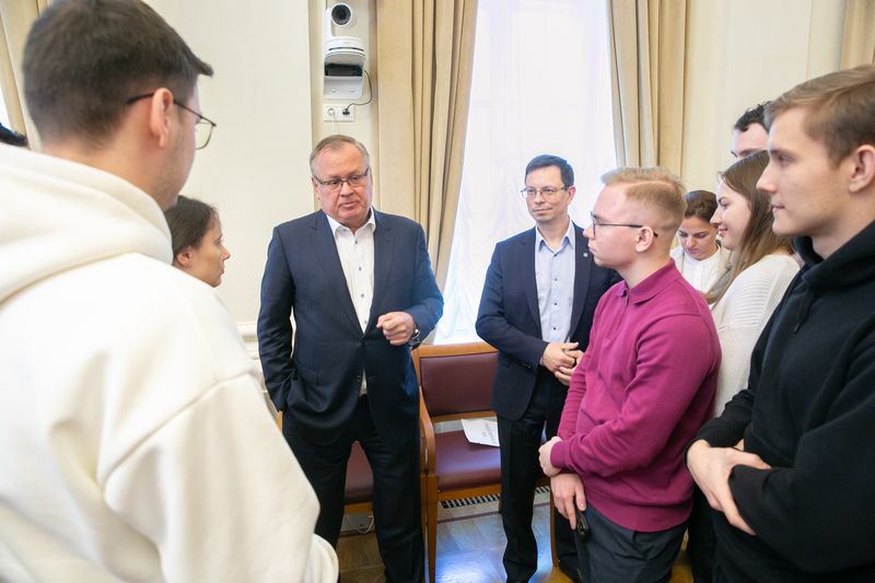 Андрей Костин: «Лучше быть востребованным в своей стране» Иллюстрация к новости: Андрей Костин: «Лучше быть востребованным в своей стране»