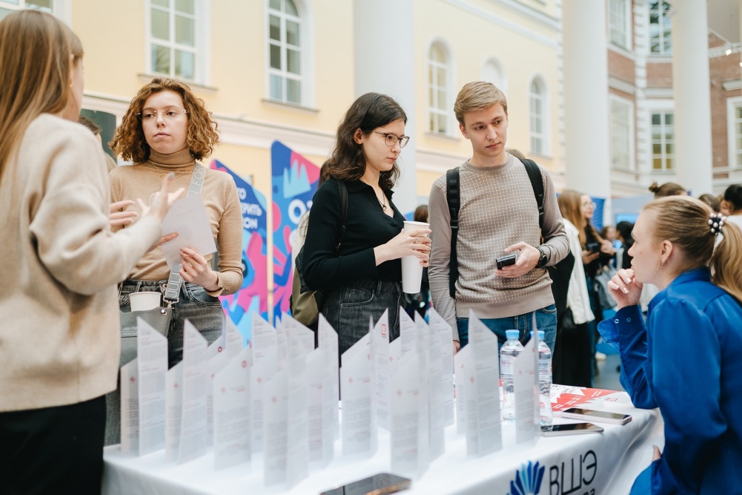 Стажировки, офферы, партнеры из индустрии: как прошел Карьерный марафон в Вышке Иллюстрация к новости: Стажировки, офферы, партнеры из индустрии: как прошел Карьерный марафон в Вышке