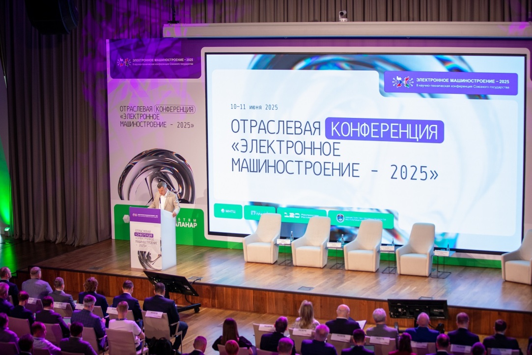 НИУ ВШЭ и АО «Нанотроника» запускают стратегическое партнерство в области электронного машиностроения Иллюстрация к новости: НИУ ВШЭ и АО «Нанотроника» запускают стратегическое партнерство в области электронного машиностроения
